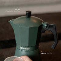 Verde · Cafetera Italiana Lucca 12 tazas 600 ml de aluminio Simplit, detalle de capacidad y material