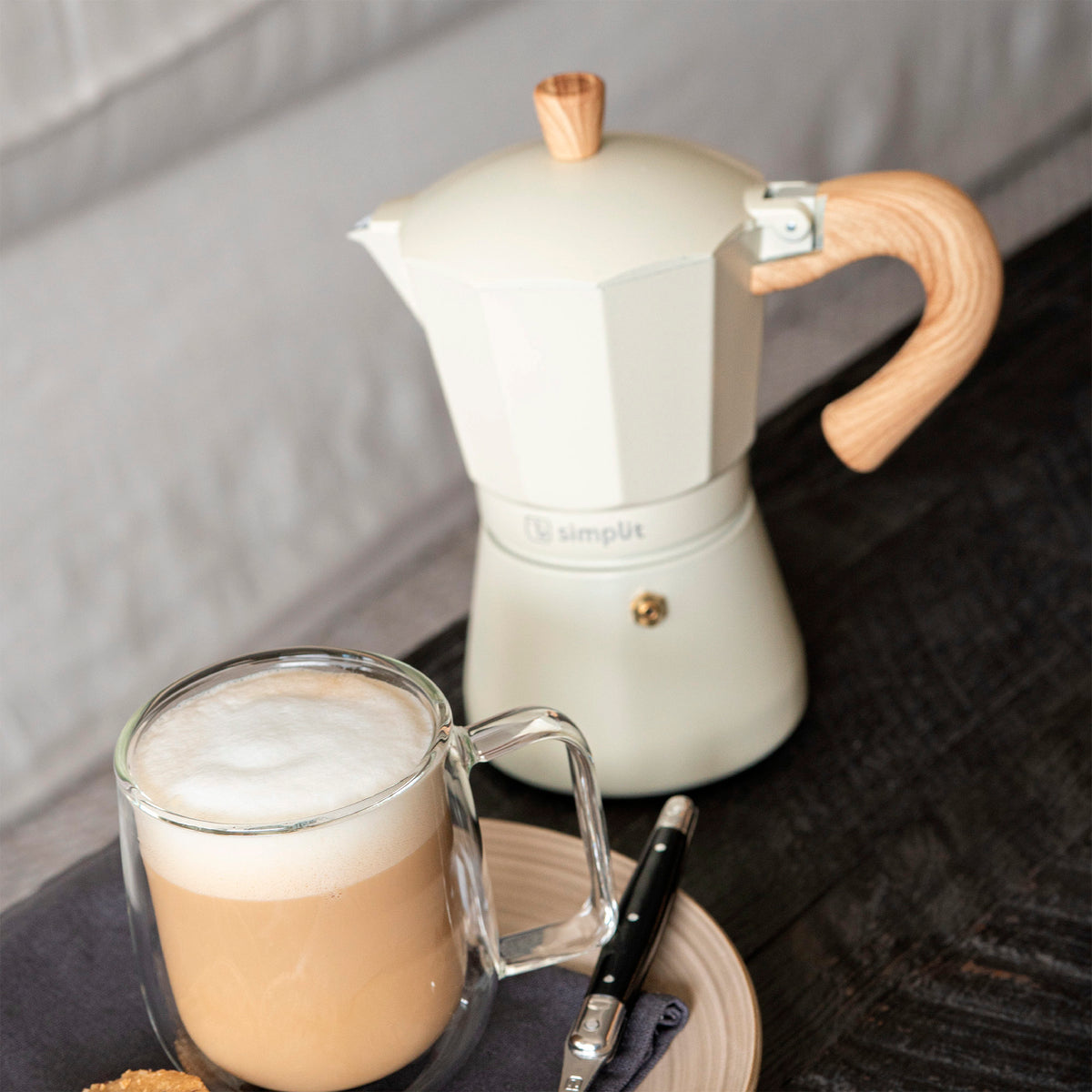 Crema · Cafetera Italiana Savannah 4 tazas 300 ml de aluminio Simplit, en contexto de cocina