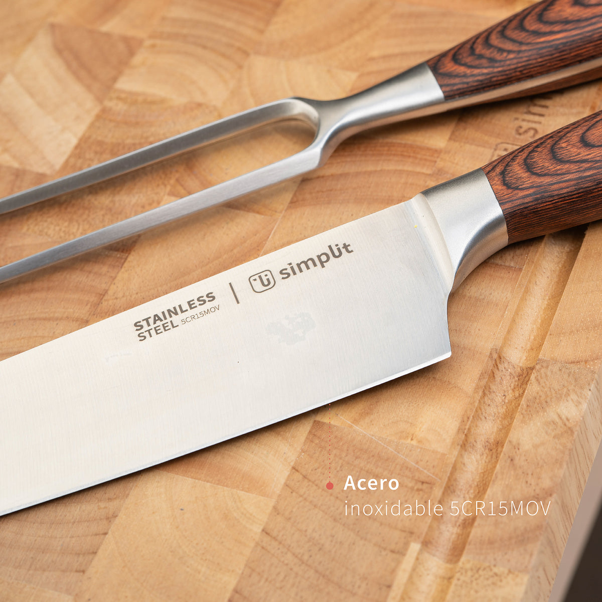 Simplit Pack Parrillero cuchillo, tenedor y tabla 40x28 cm — detalle de la hoja de acero inoxidable