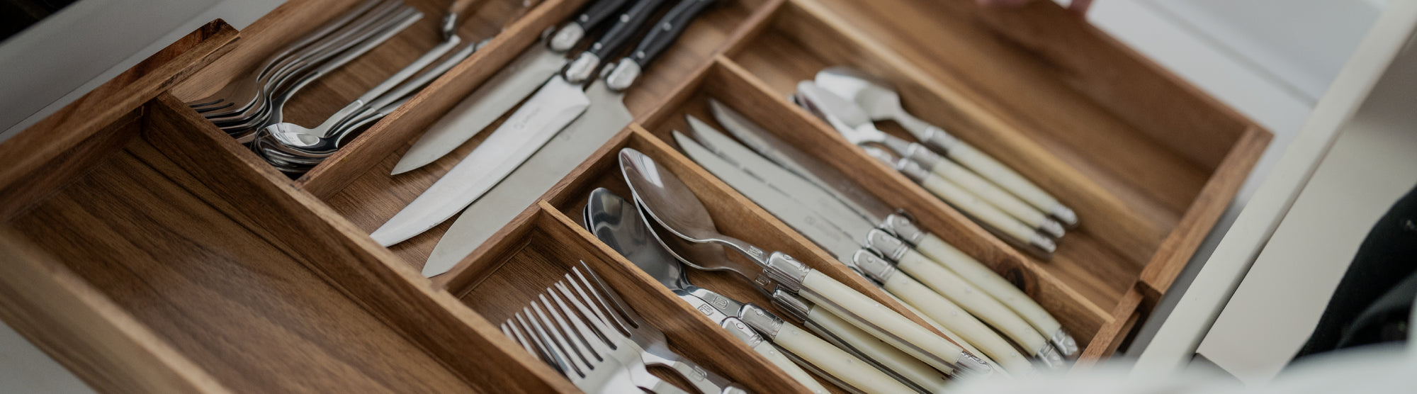 banner-organizacion-cubiertos-cajones-cocina-desktop-simplit